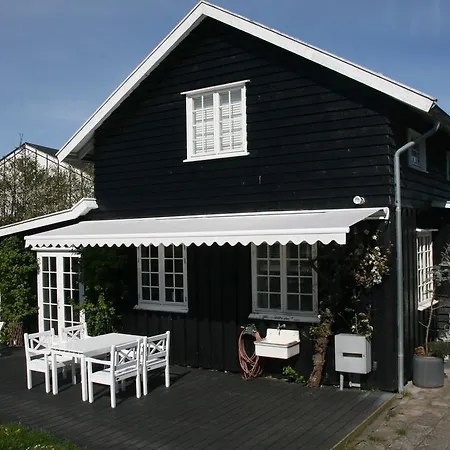 לינה וארוחת בוקר Villa Humlebaek B&B